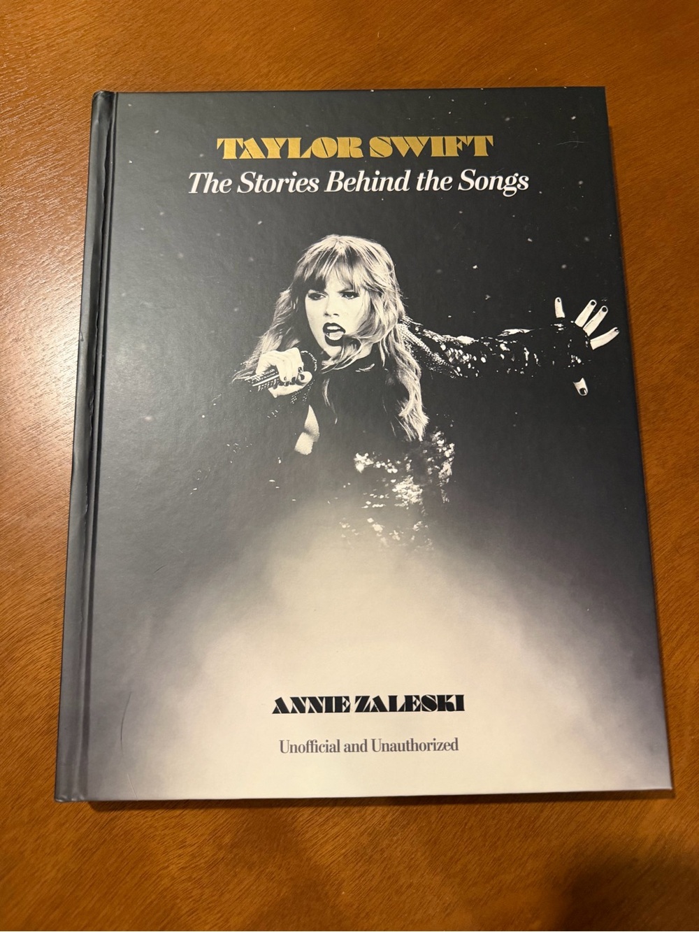 Taylor Swift: The Stories Behind the Songs - Black Edition